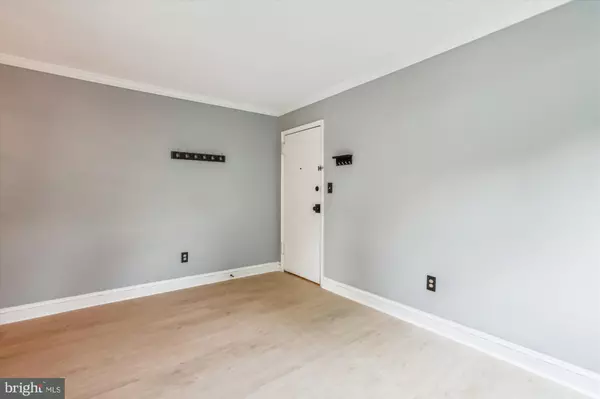 Alexandria, VA 22303,2237 FARRINGTON AVE #301