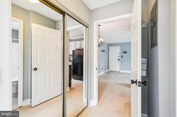 Alexandria, VA 22303,2237 FARRINGTON AVE #301