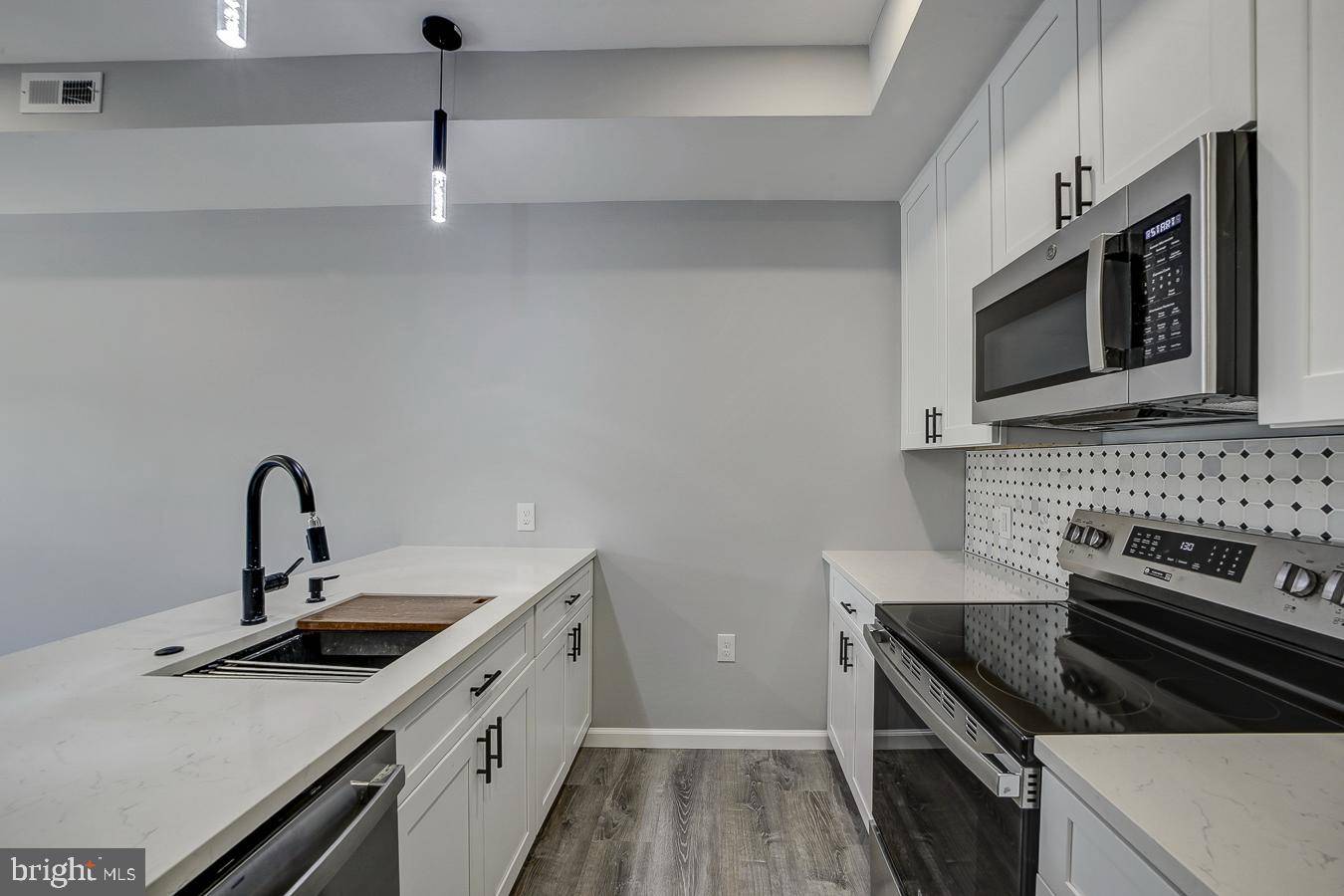 Washington, DC 20002,832 19TH ST NE #B