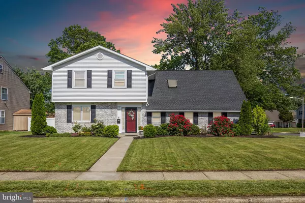 Marlton, NJ 08053,2 ERYNWOOD AVE