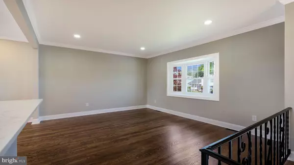 Warminster, PA 18974,949 MARSHALL DR