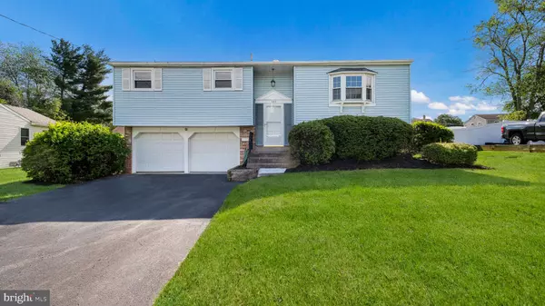949 MARSHALL DR, Warminster, PA 18974