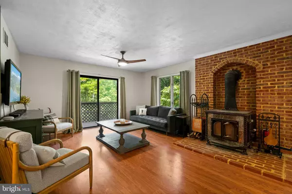 Linden, VA 22642,448 NEWTON DR