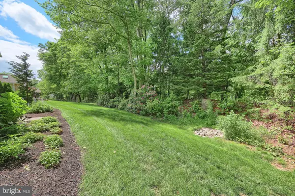 York, PA 17403,2124 TALL OAKS LN