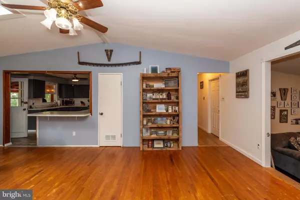 Berlin, NJ 08009,205 PEARTREE AVE
