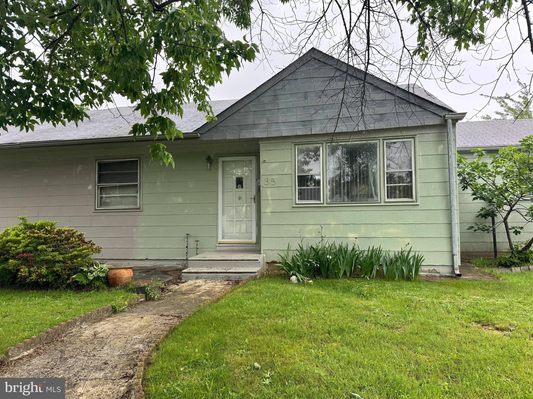 Maple Shade, NJ 08052,35 FARNSWORTH AVE