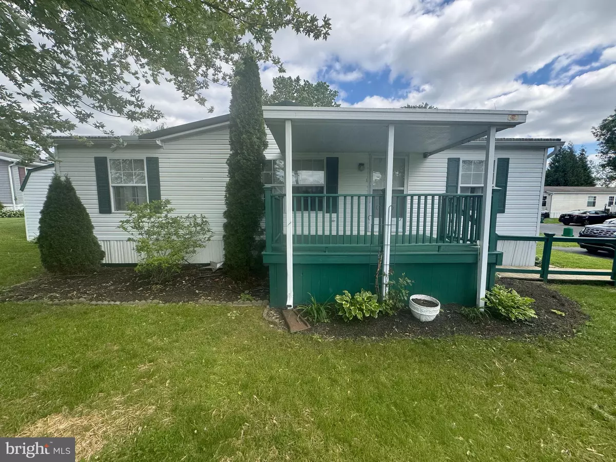 Lancaster, PA 17603,108 WILDBRIAR CT S