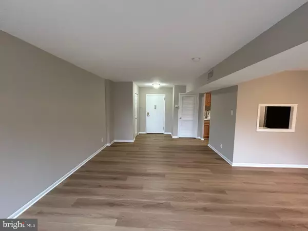 Alexandria, VA 22304,5340 HOLMES RUN PKWY #217