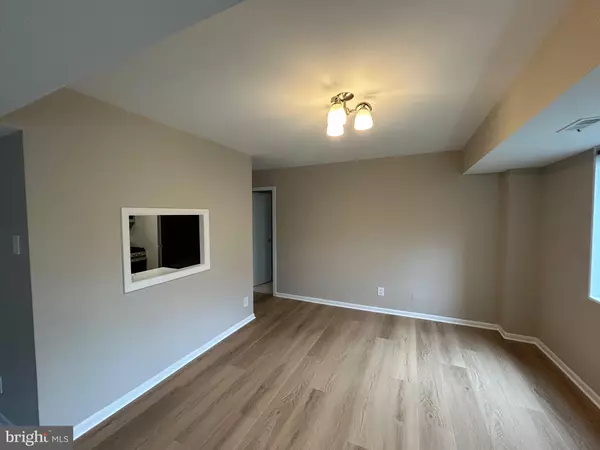 Alexandria, VA 22304,5340 HOLMES RUN PKWY #217