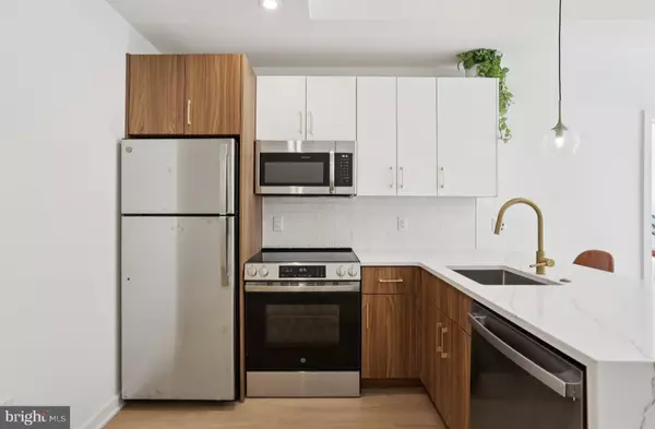 Philadelphia, PA 19106,416 VINE ST #310