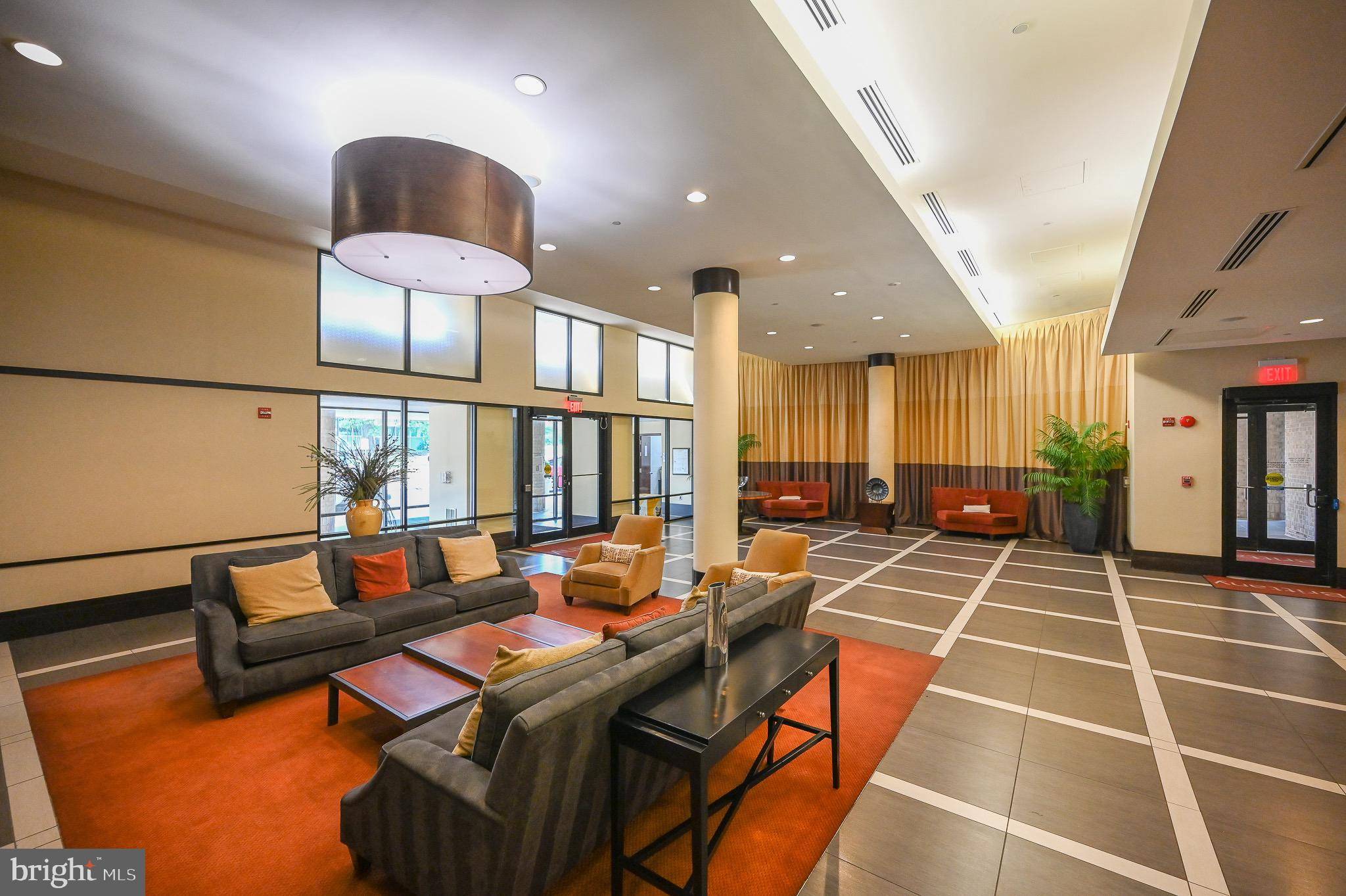 Arlington, VA 22204,4500 FOUR MILE RUN DR #211