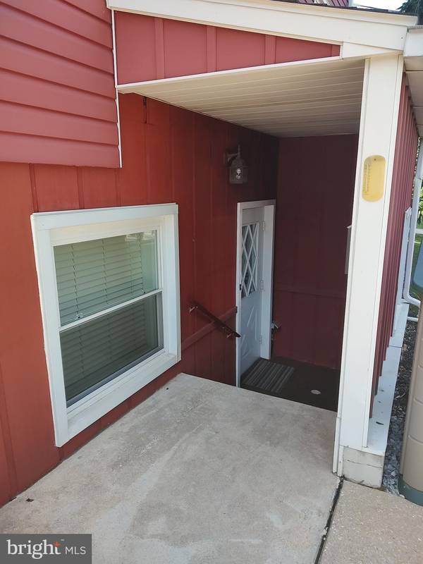 Hershey, PA 17033,523 REAR W CHOCOLATE AVE