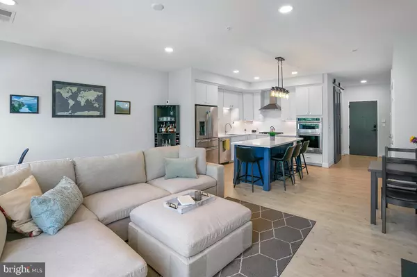 Alexandria, VA 22314,635 SLATERS LN #105