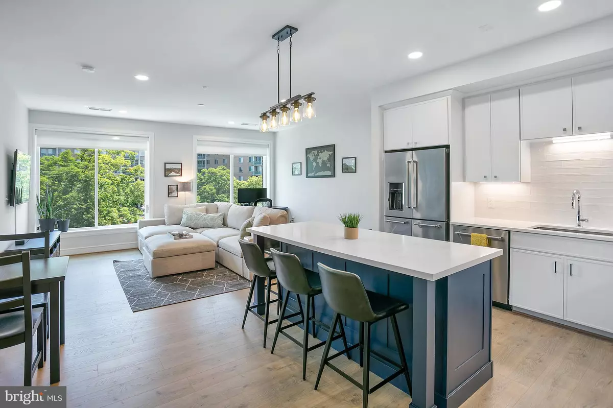 Alexandria, VA 22314,635 SLATERS LN #105