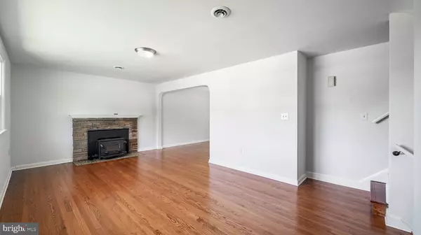 Suitland, MD 20746,5909 CABLE AVE