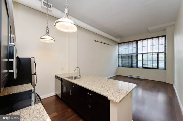 Philadelphia, PA 19103,2429-41 LOCUST ST #319