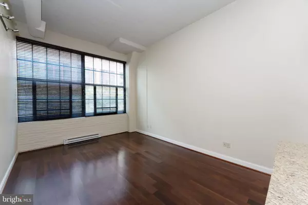 Philadelphia, PA 19103,2429-41 LOCUST ST #319