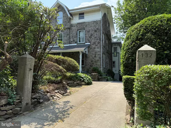 132 S LANSDOWNE AVE, Lansdowne, PA 19050