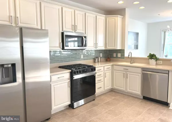 Rockville, MD 20850,327 KING FARM BLVD #104