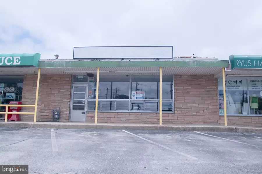 1347 E TOWNSHIP LINE RD, Blue Bell, PA 19422