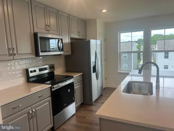 Falling Waters, WV 25419,211 CLIFTON MANOR