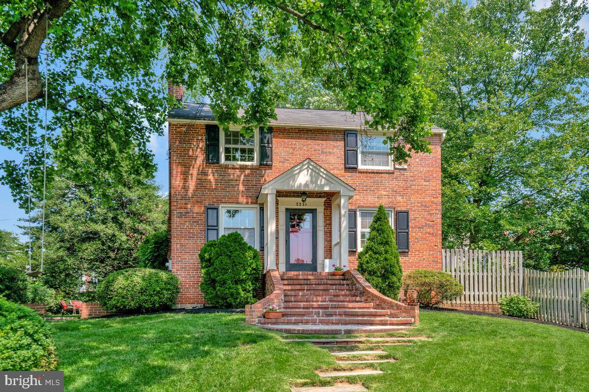 2231 N ILLINOIS ST, Arlington, VA 22205