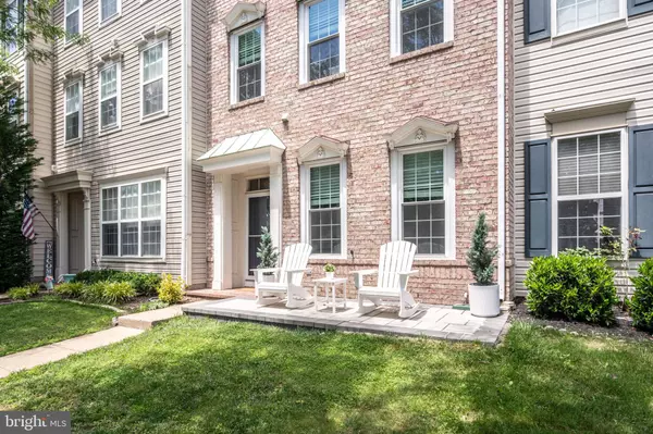 Chantilly, VA 20152,42838 CEDAR HEDGE ST