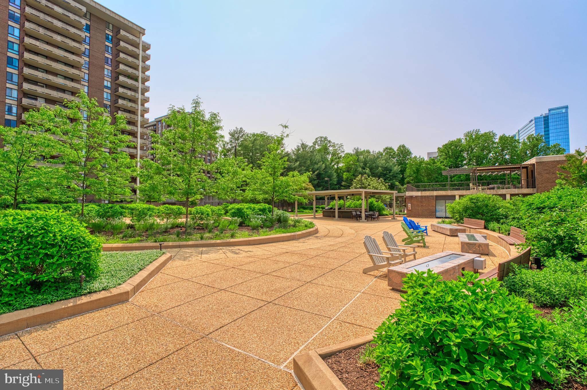 Mclean, VA 22102,1800 OLD MEADOW RD. #812