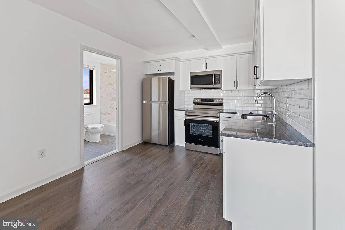 Philadelphia, PA 19128,404 FOUNTAIN ST #209