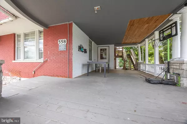 Coatesville, PA 19320,558 E LINCOLN HWY