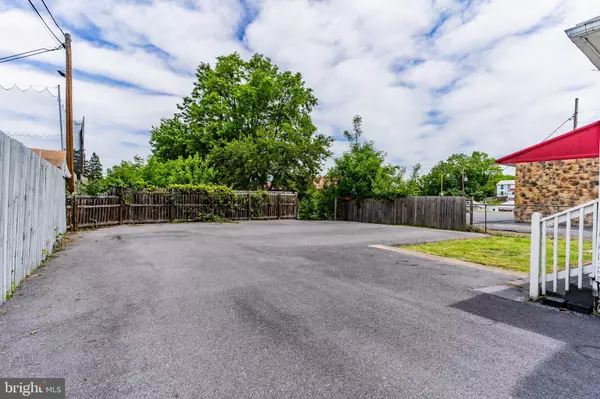 Shippensburg, PA 17257,205 QUEEN ST
