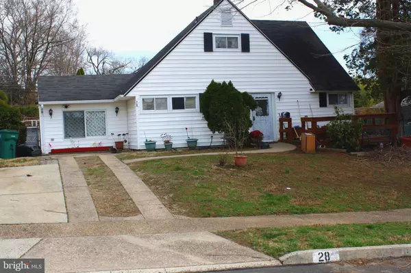 28 RAINBOW LN, Levittown, PA 19055