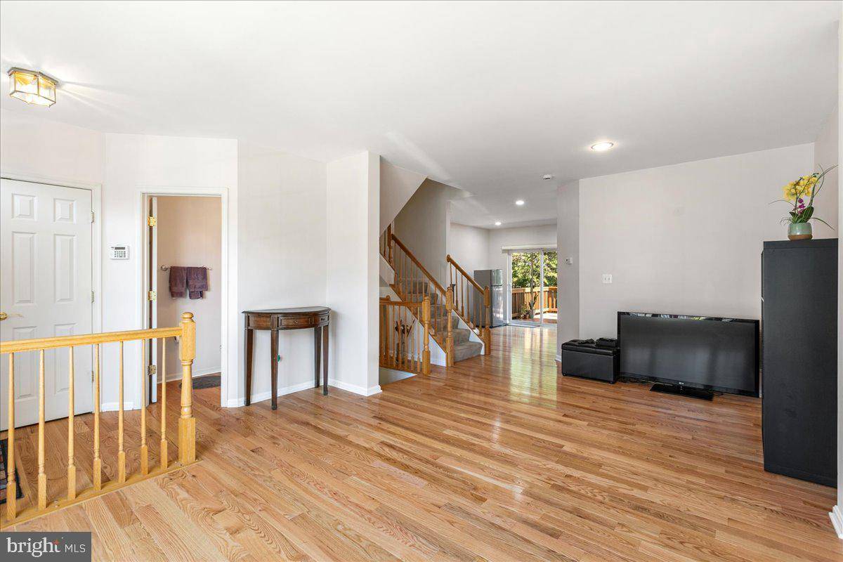 Lorton, VA 22079,7330 ARDGLASS DR