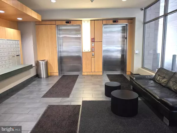 Philadelphia, PA 19107,815-37 ARCH ST #707