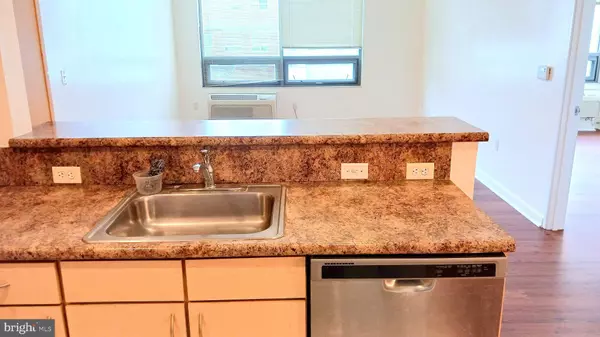 Philadelphia, PA 19107,815-37 ARCH ST #707