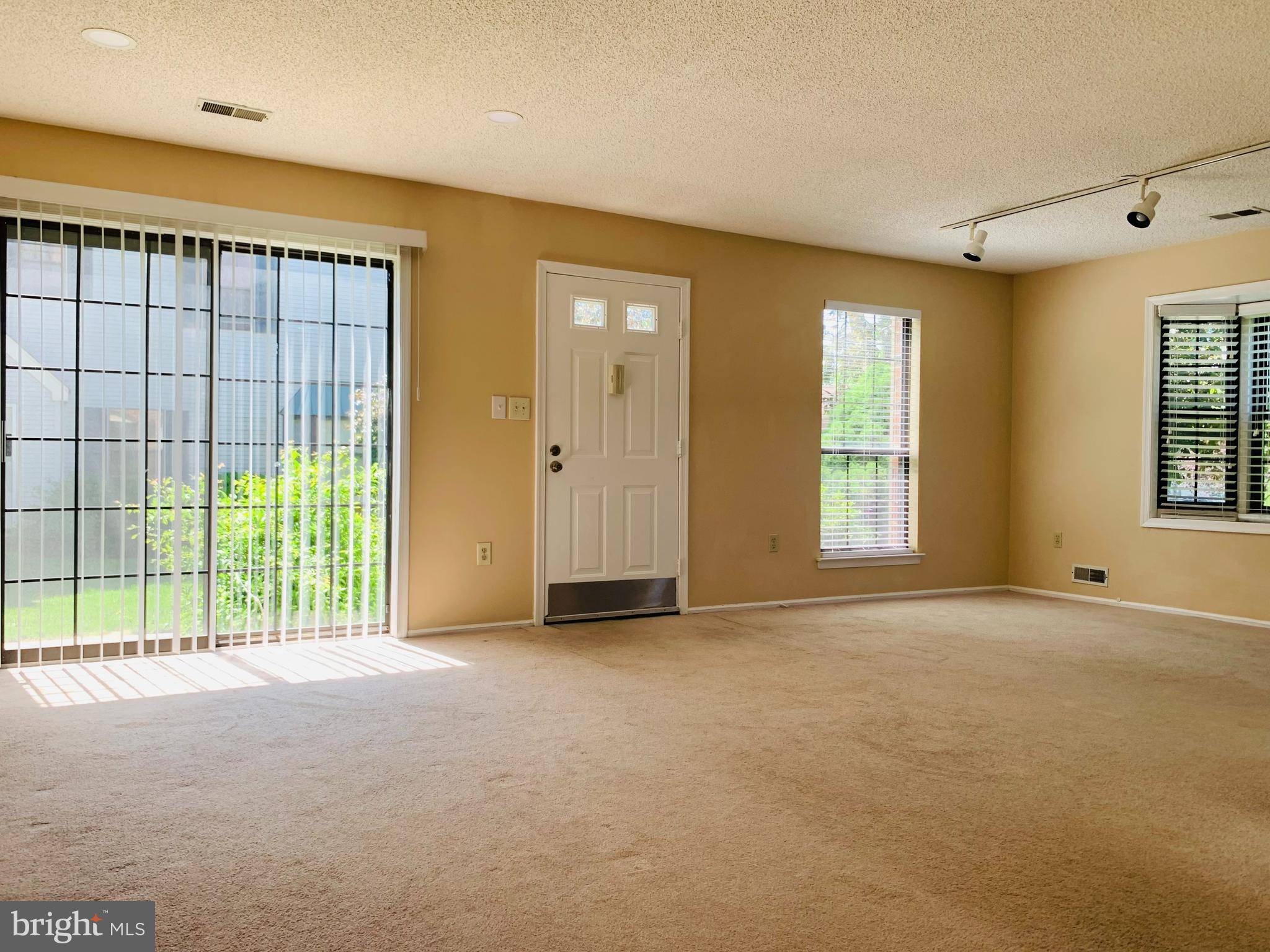 Trenton, NJ 08648,86 ONEILL CT