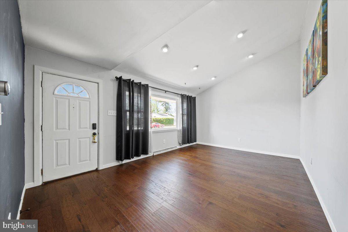 Bellmawr, NJ 08031,135 SUNNYSIDE LN