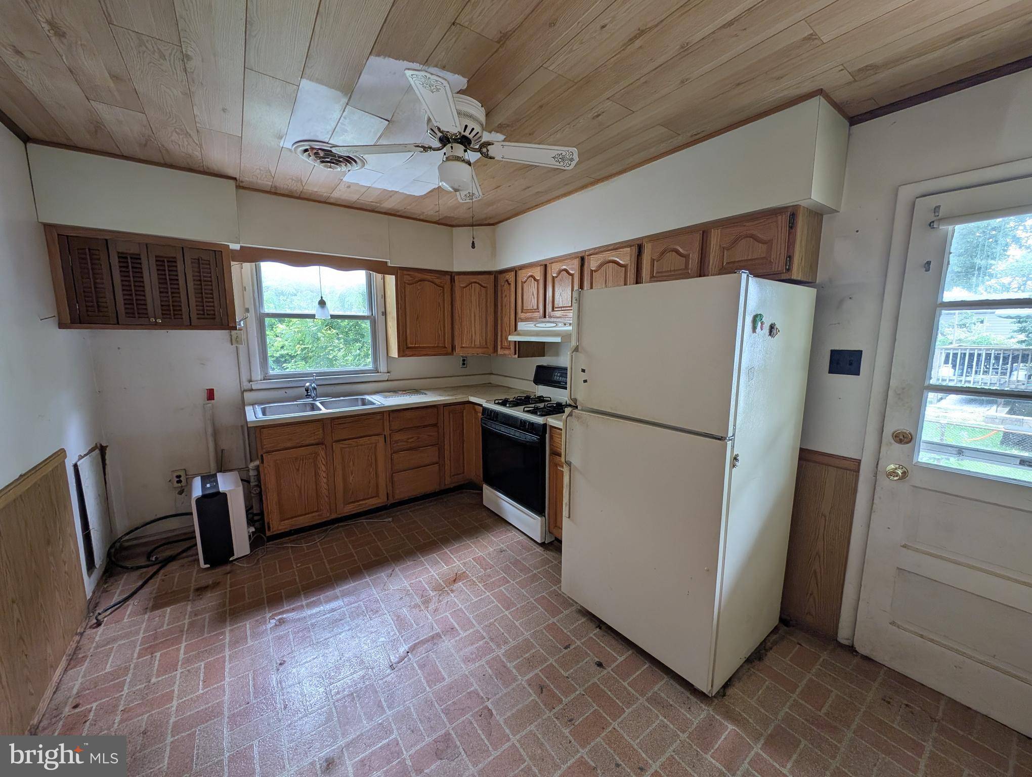 Baltimore, MD 21221,927 HOMBERG AVE