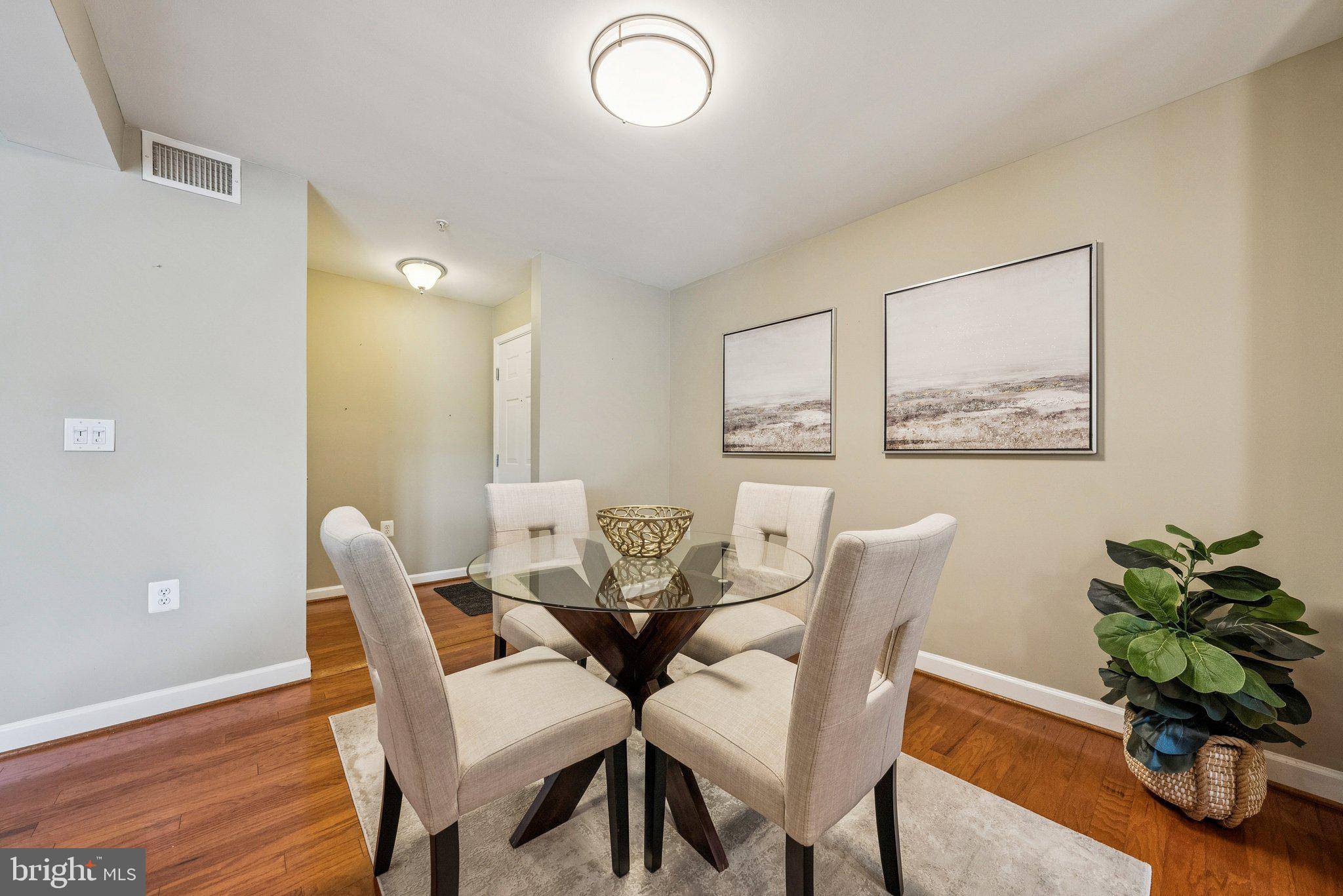 Arlington, VA 22204,4089 S FOUR MILE RUN DR #203