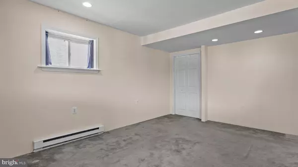 Philadelphia, PA 19128,6961 PAWLING ST