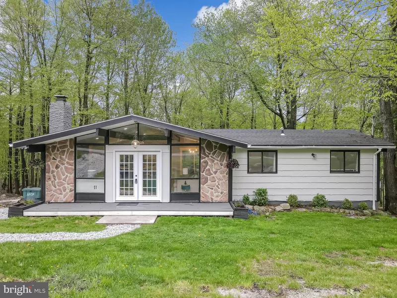 1413 WATERFRONT DR, Tobyhanna, PA 18466