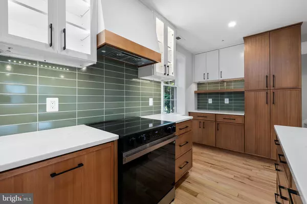 Arlington, VA 22206,3373 S STAFFORD ST #B2
