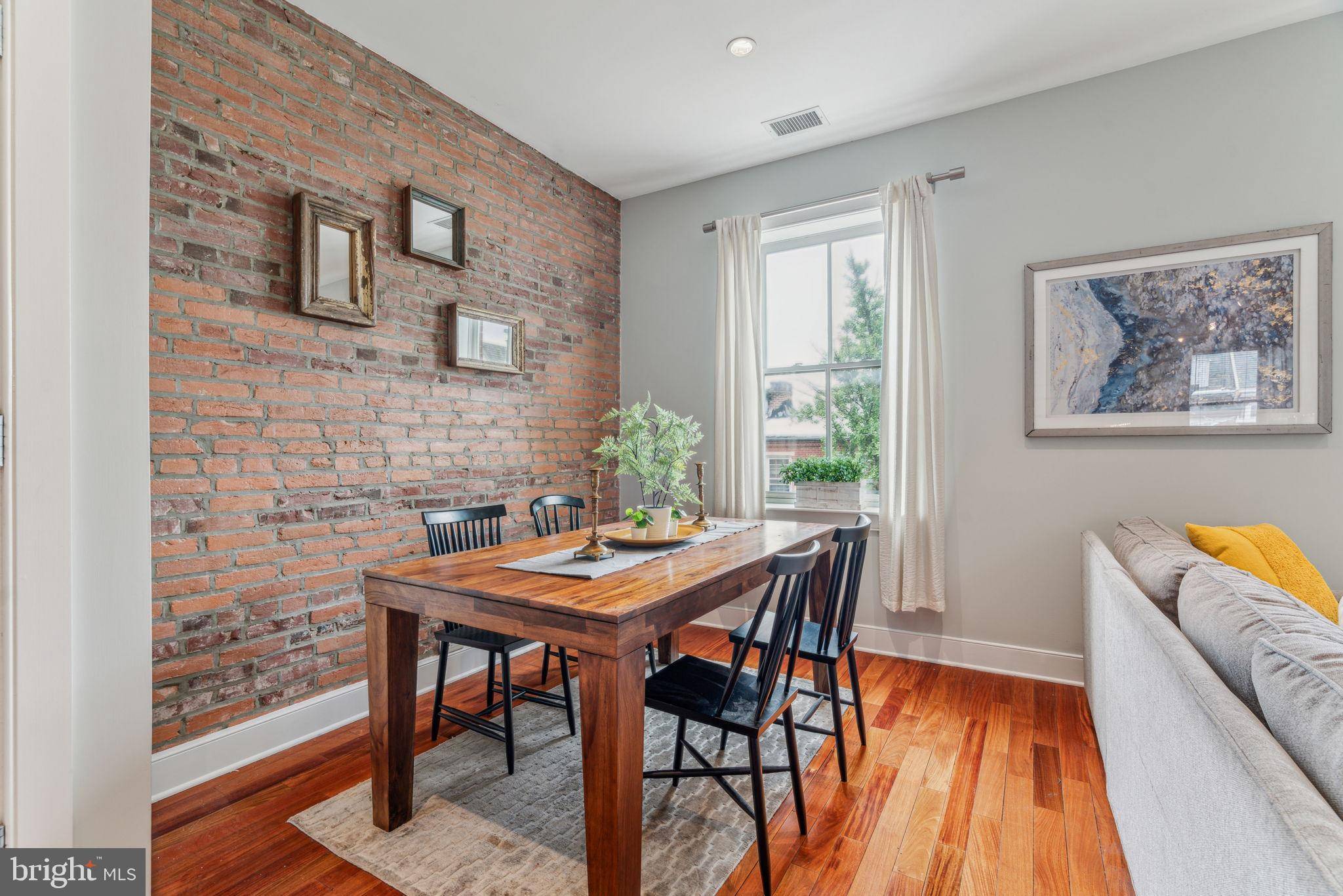Philadelphia, PA 19103,2031 PINE ST #4