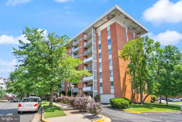 5250 VALLEY FORGE DR #108, Alexandria, VA 22304