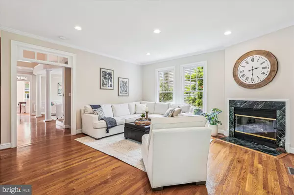 Arlington, VA 22207,2227 N ALBEMARLE ST