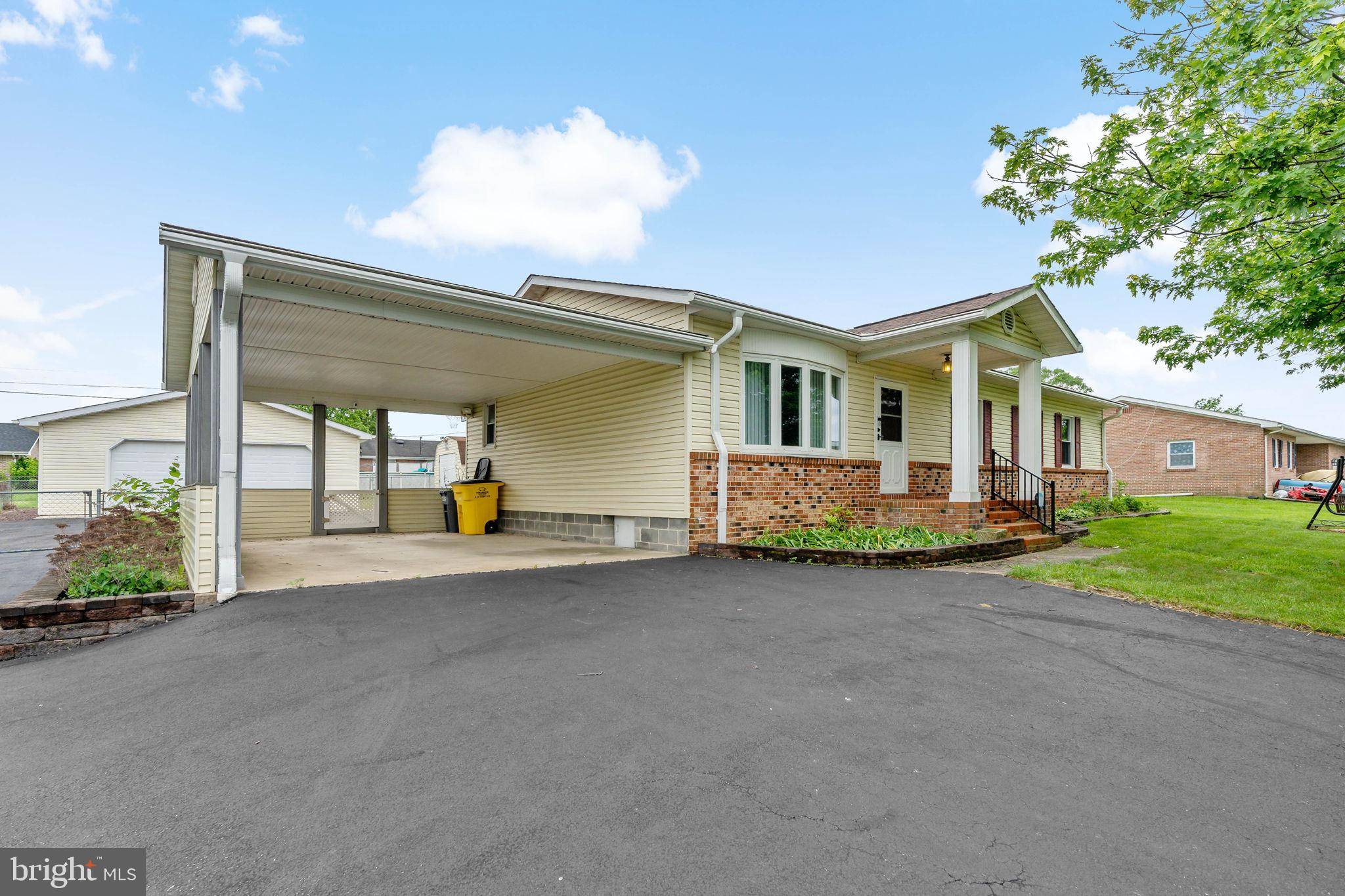 Martinsburg, WV 25404,492 MIMOSA DR