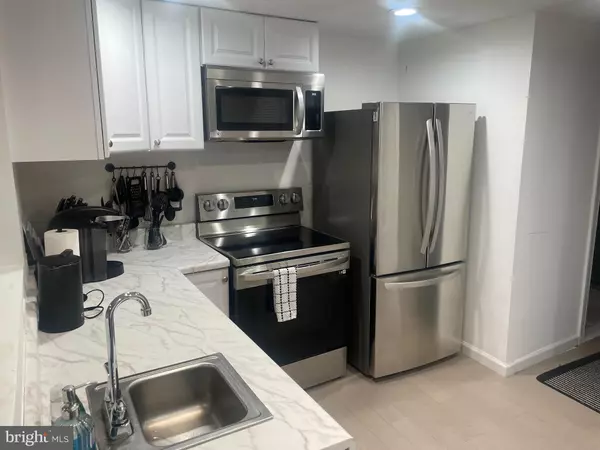 Washington, DC 20003,906 I ST SE #1