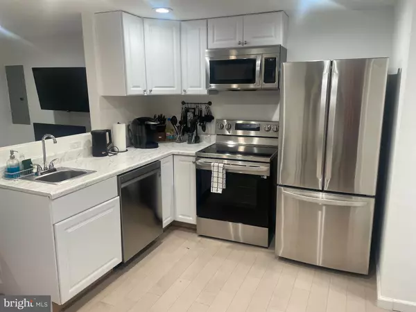 Washington, DC 20003,906 I ST SE #1