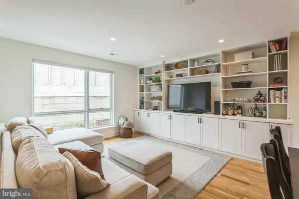 Philadelphia, PA 19125,407 SALMON ST