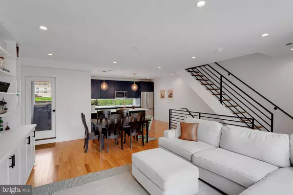 Philadelphia, PA 19125,407 SALMON ST